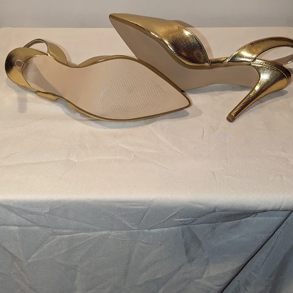 Shoes/Heels - Picture 3 of 7